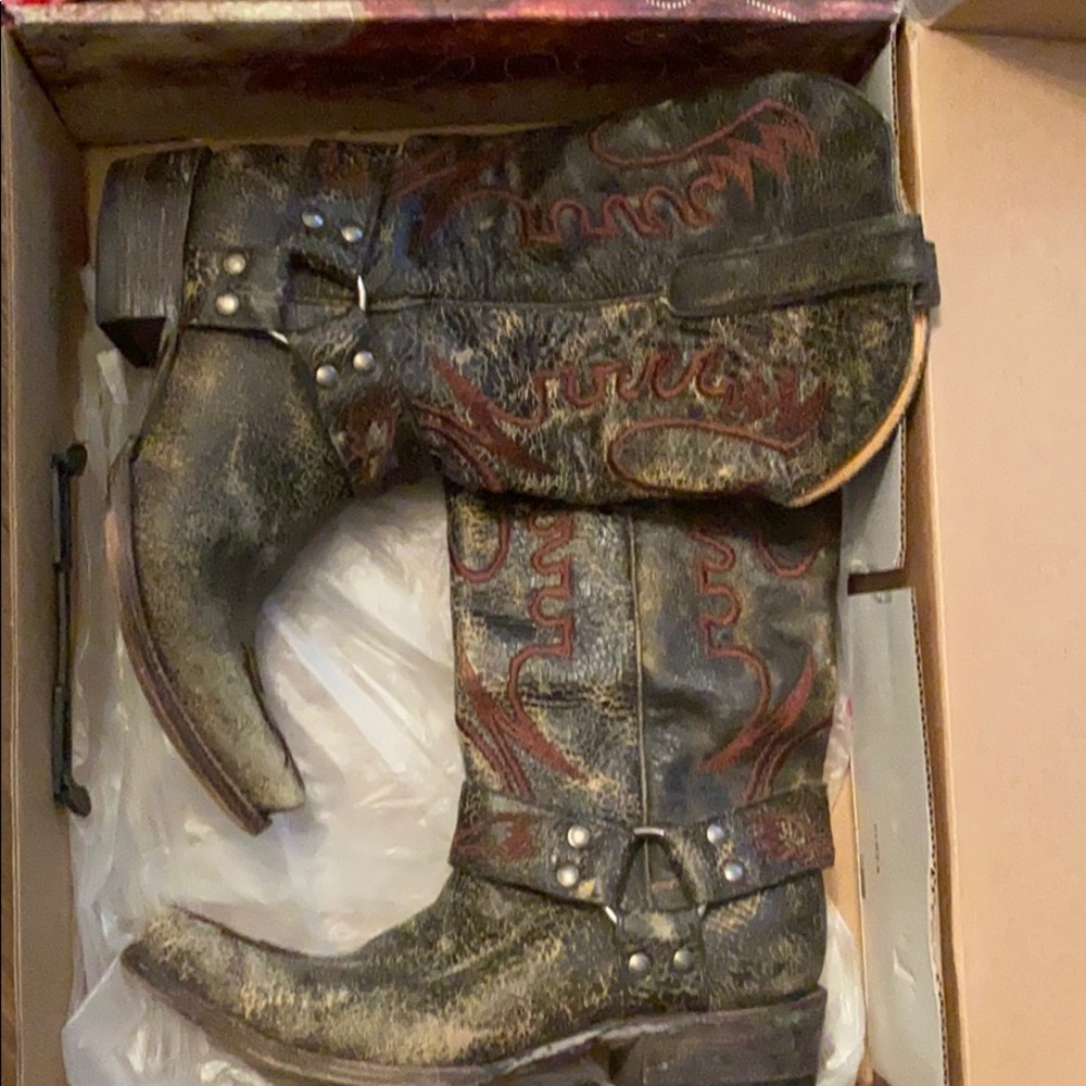 Beautiful Old Gringo distresses boots